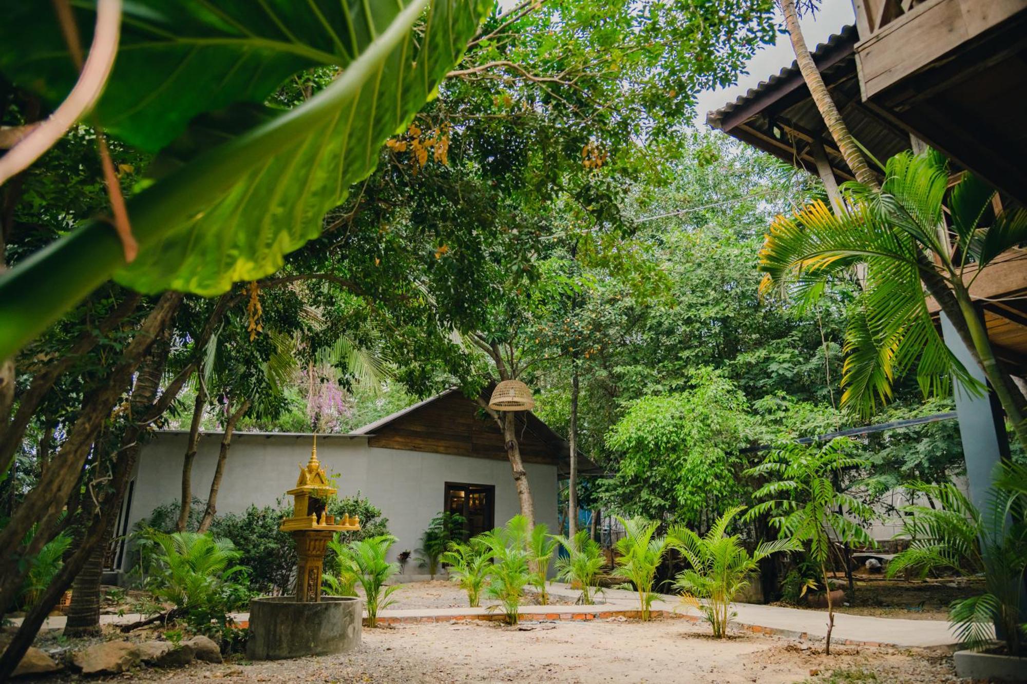 Banyan Tree Hostel Kampot Bagian luar foto