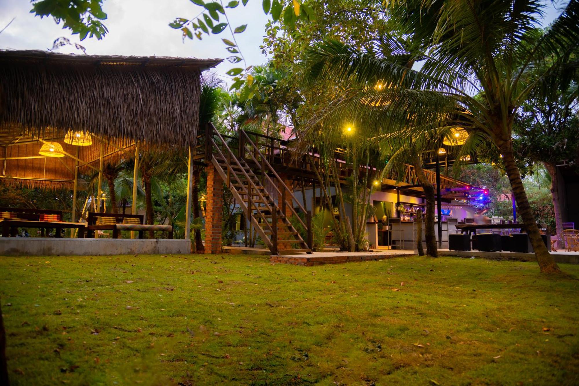 Banyan Tree Hostel Kampot Bagian luar foto