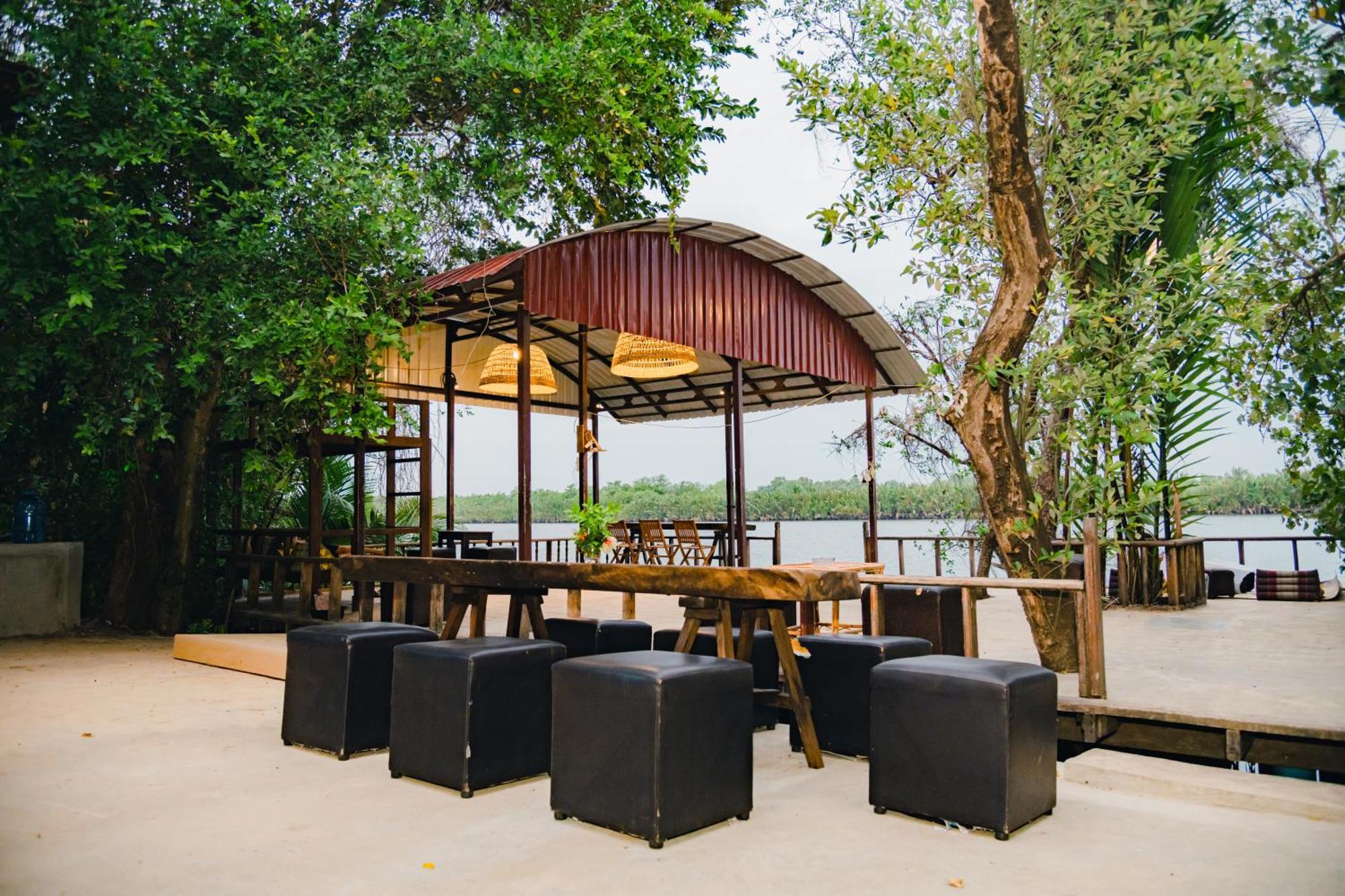 Banyan Tree Hostel Kampot Bagian luar foto