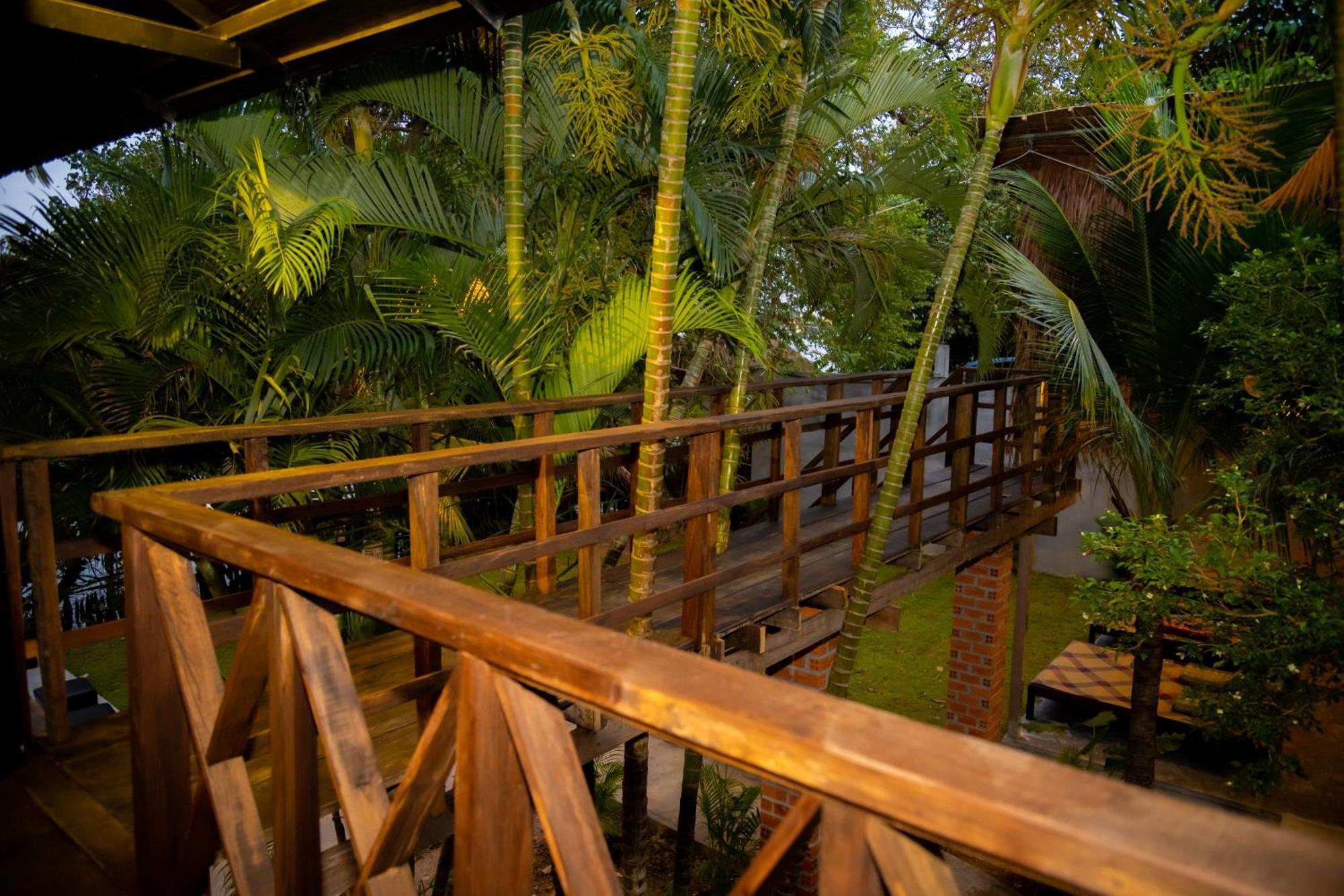 Banyan Tree Hostel Kampot Bagian luar foto