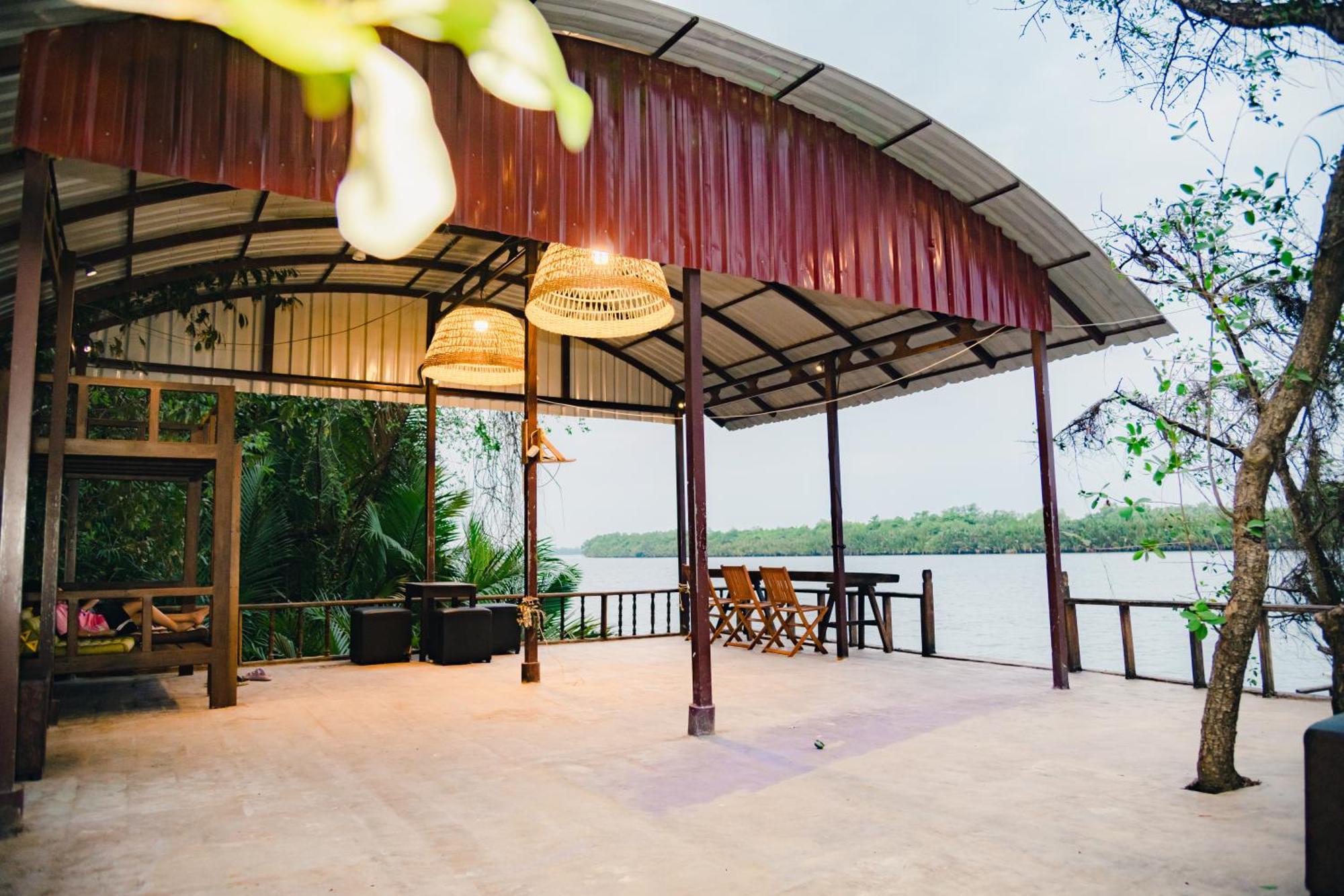 Banyan Tree Hostel Kampot Bagian luar foto
