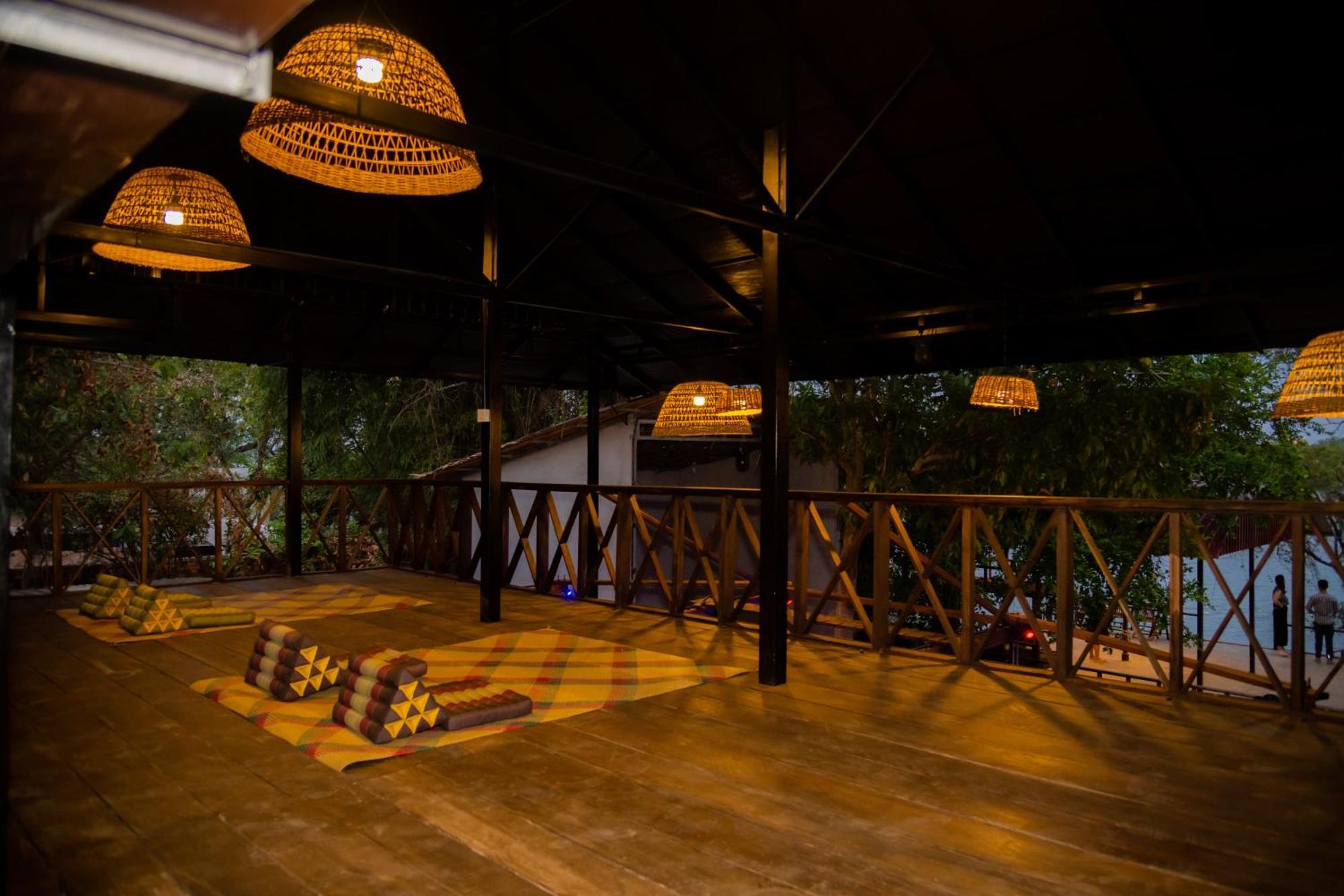 Banyan Tree Hostel Kampot Bagian luar foto