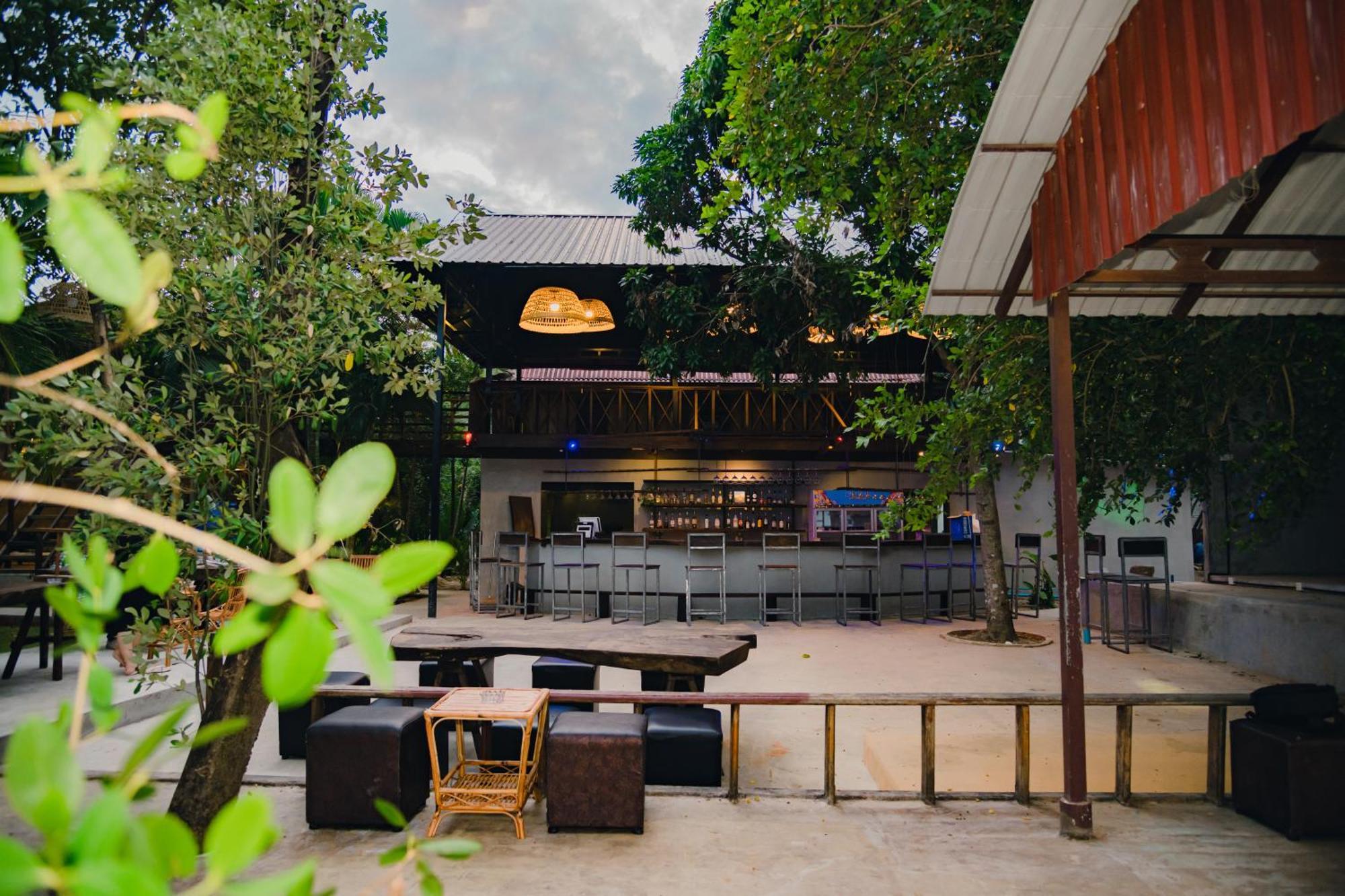 Banyan Tree Hostel Kampot Bagian luar foto