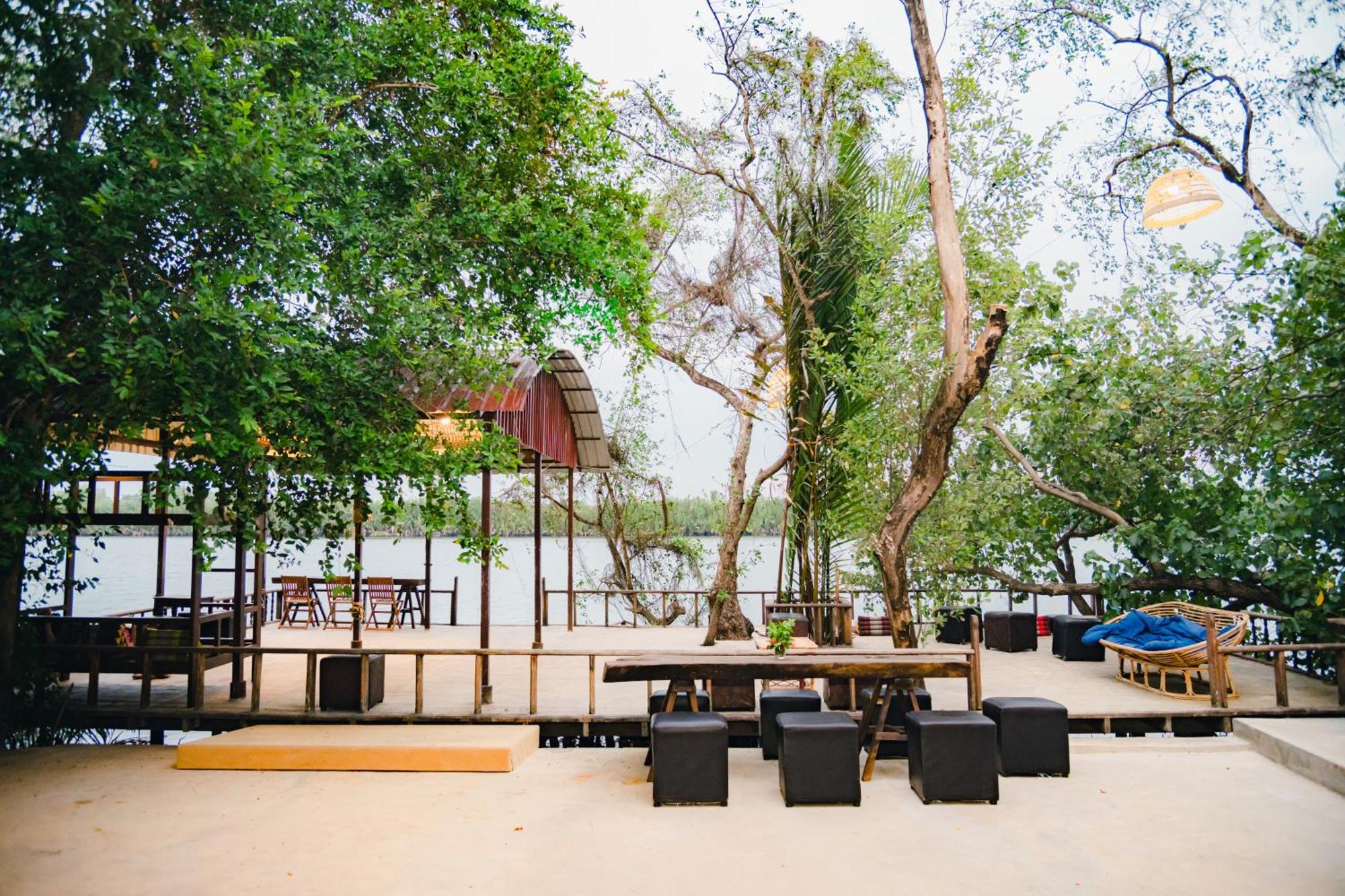 Banyan Tree Hostel Kampot Bagian luar foto