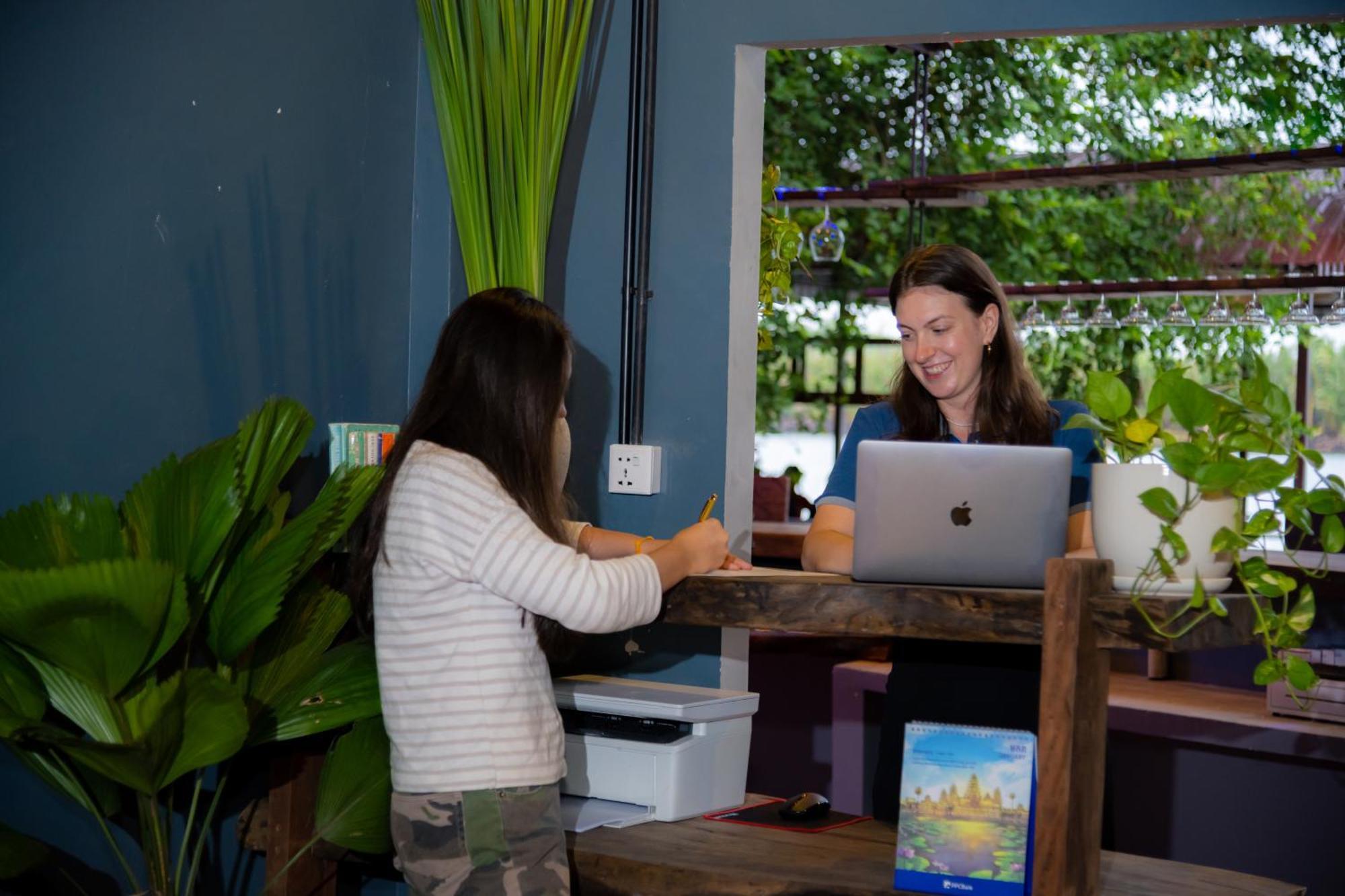 Banyan Tree Hostel Kampot Bagian luar foto