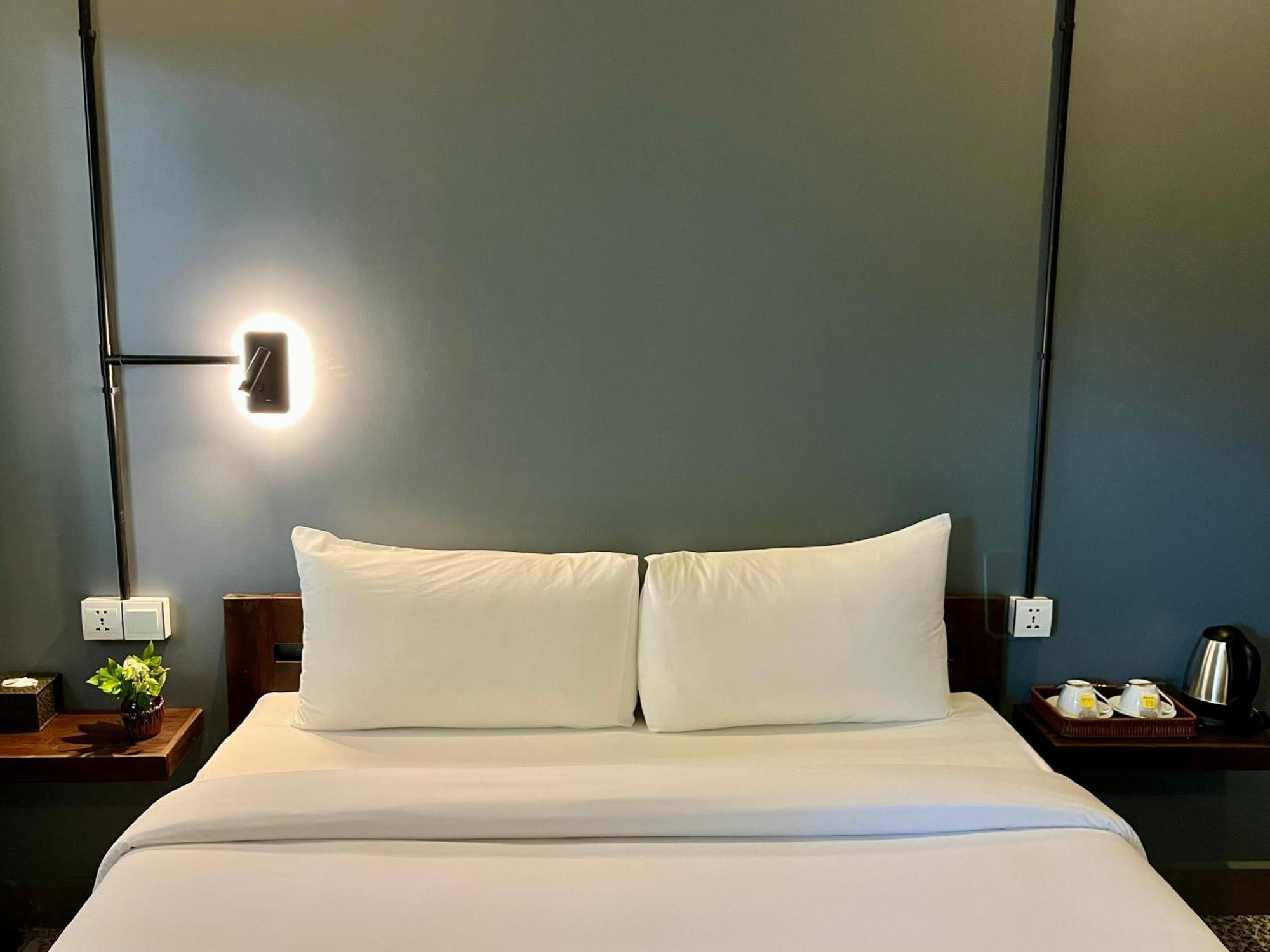 Banyan Tree Hostel Kampot Bagian luar foto