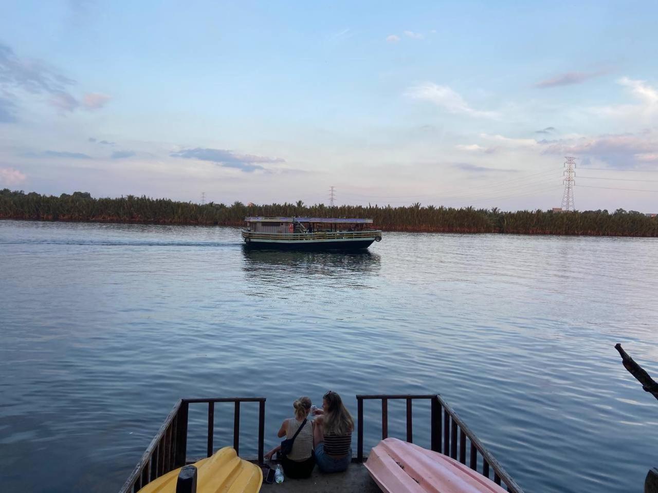 Banyan Tree Hostel Kampot Bagian luar foto