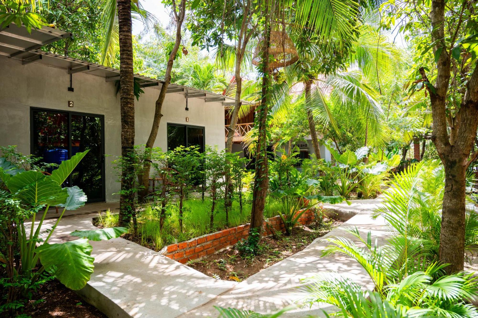 Banyan Tree Hostel Kampot Bagian luar foto