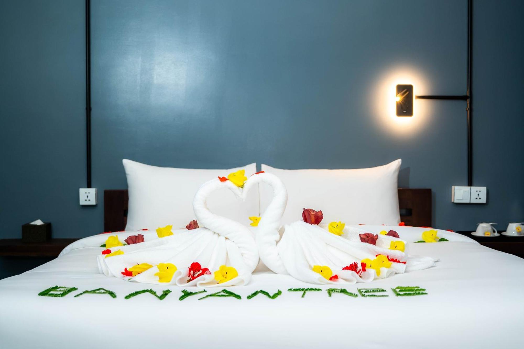 Banyan Tree Hostel Kampot Bagian luar foto