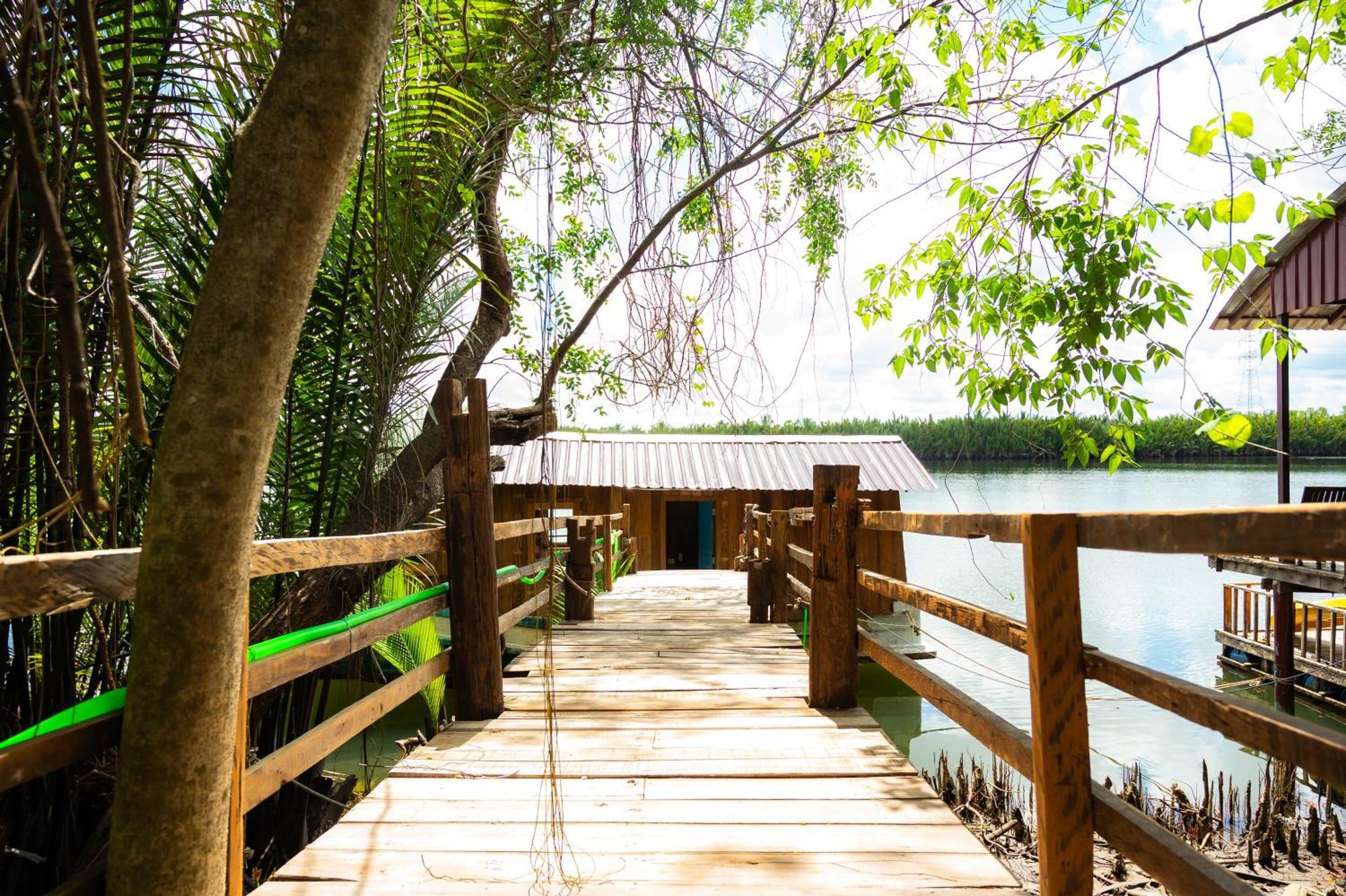 Banyan Tree Hostel Kampot Bagian luar foto