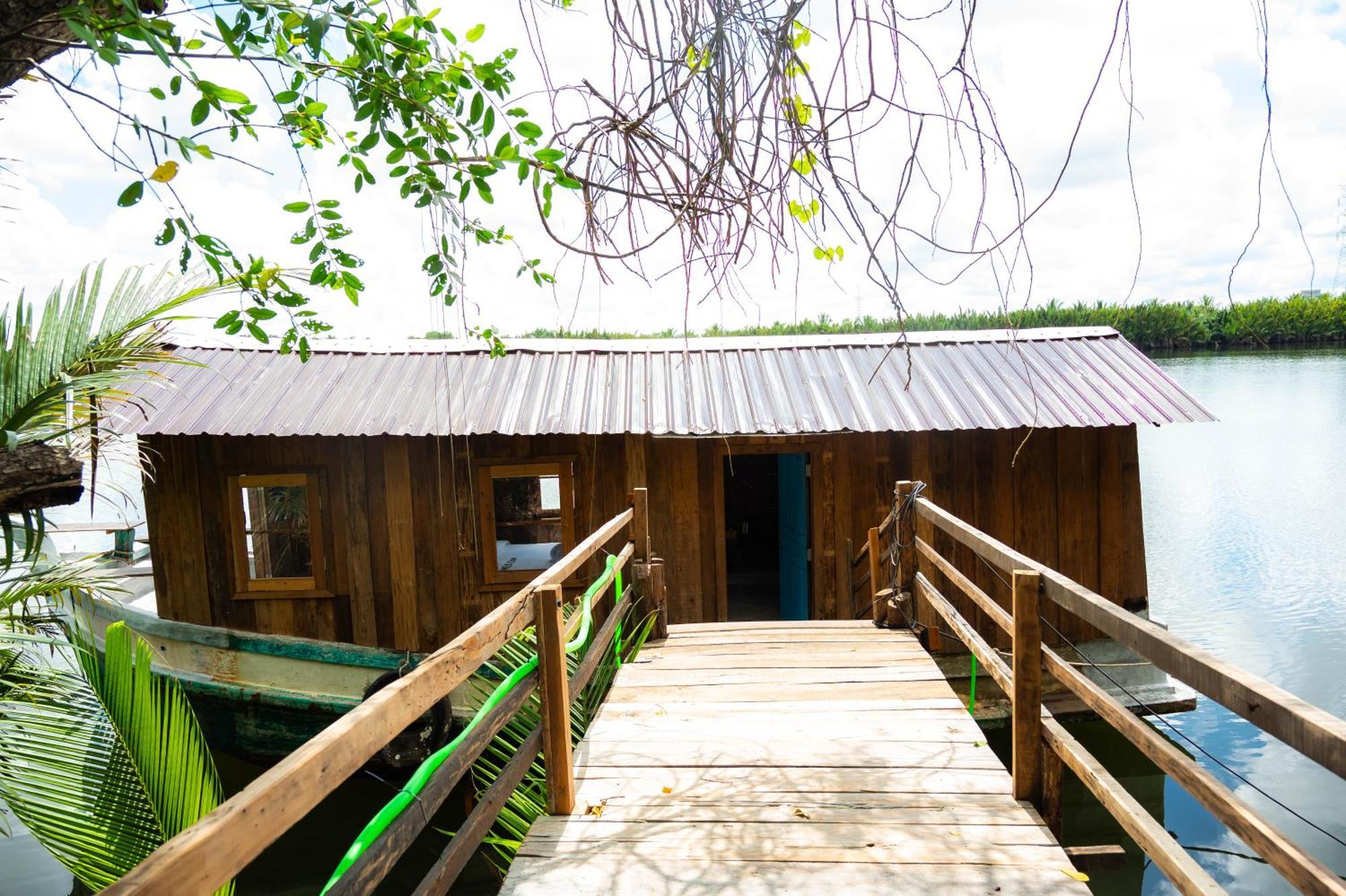 Banyan Tree Hostel Kampot Bagian luar foto